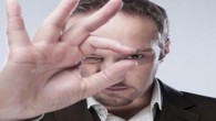 Derren Brown traint een willekeurig persoon als gebedsgenezer en test zijn geloofwaardigheid in Texas.