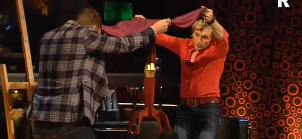 Hans Klok vliegt, tafels zweven, meisjes verdwijnen Nieuwe voorstelling van illusionist Hans Klok