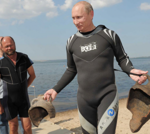 Premier Poetin valt door de mand 1