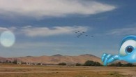 UFO-video uit Chili bewijst ’t: ze hebben zes pootjes Weer een niet te verklaren UFO, ditmaal in Chili. Maar het zouden natuurlijk ook gewoon insecten kunnen zijn.