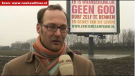 Lezingenserie Floris van den Berg Een lezing van de filosoof Floris van den Berg waarin hij nog eens uitlegt waarom god niet bestaat en kabouters ook niet. En waarom een wereld zonder religie een betere wereld is.