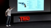 4 uur ‘s ochtends? Het is een complot! TED talk laat zien hoe makkelijk je een complottheorie bouwt